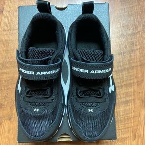 NEW Boys Under Armour Running Shoes